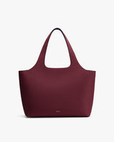 Tote bag with a textured finish and a spacious interior.