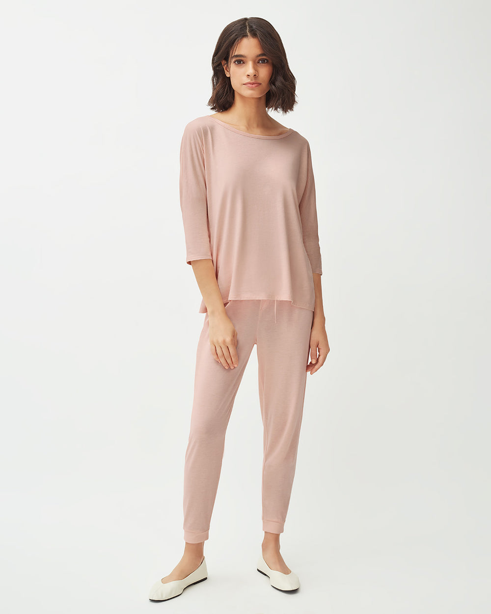 Organic Pima Tapered Pant Woman standing in a studio wearing a casual top and pants with flat shoes.