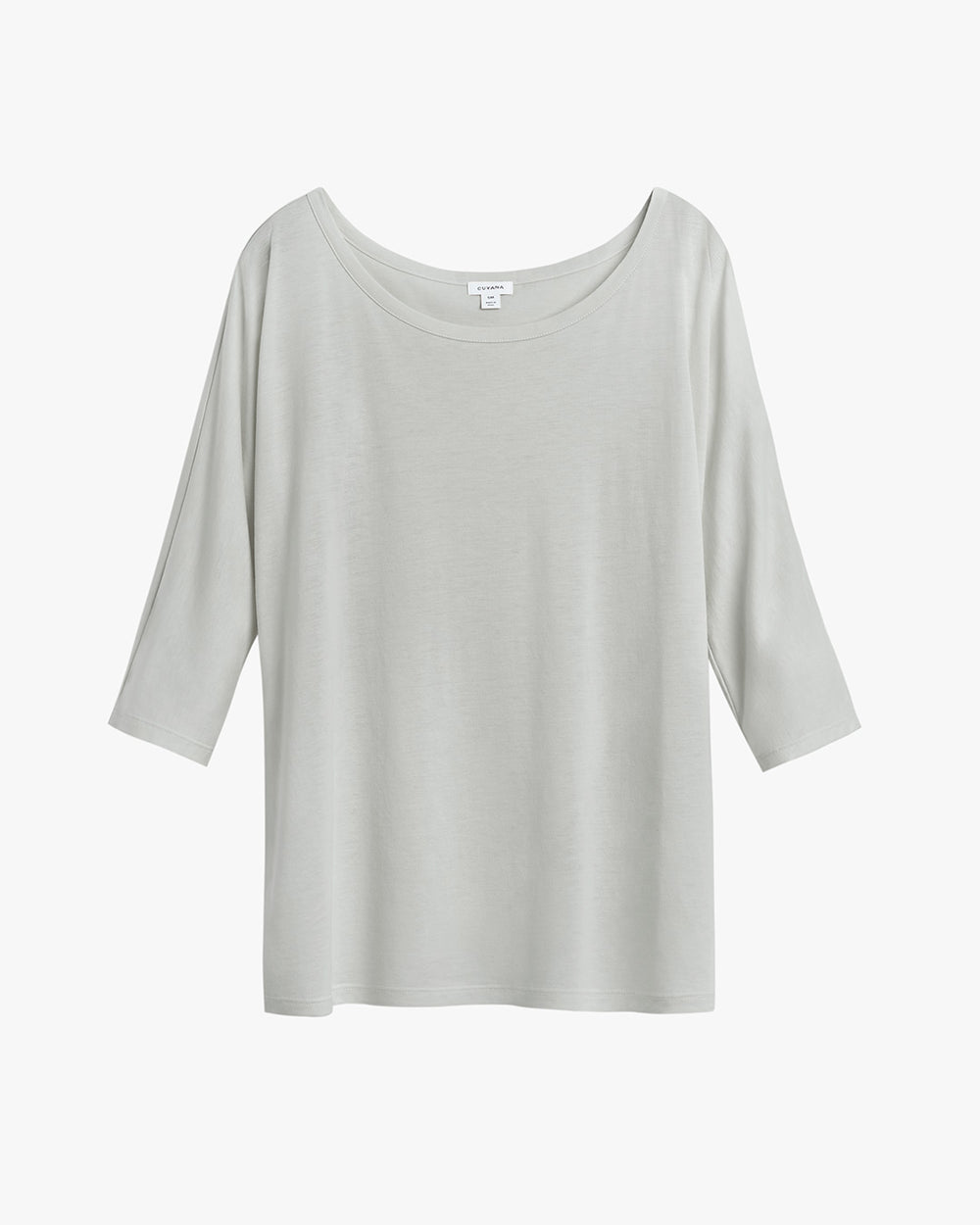 T-shirt with three-quarter sleeves and a round neckline.