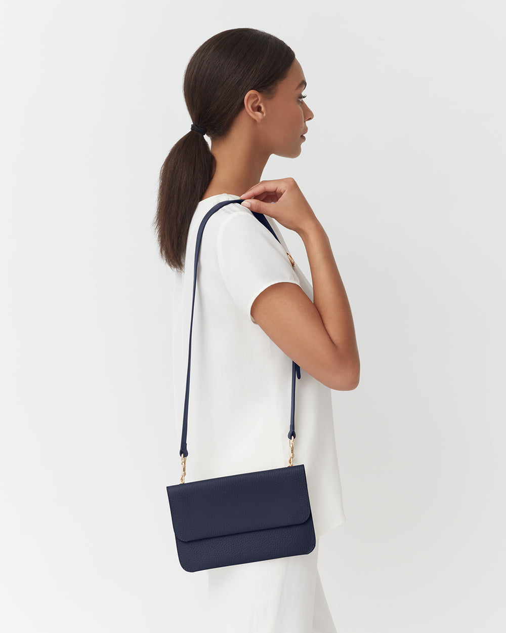 Woman with purse over shoulder looking to the side