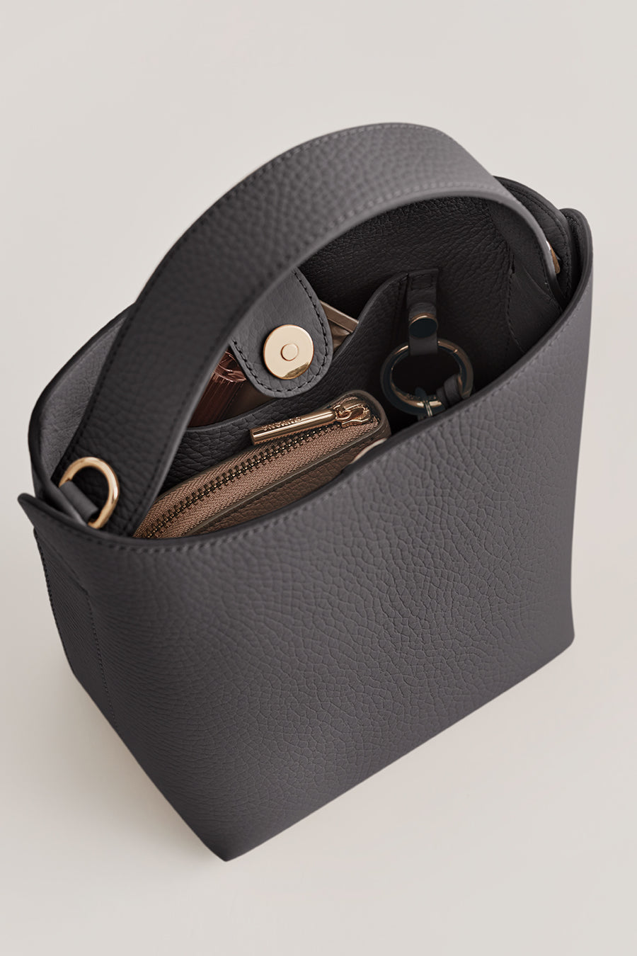 Mini Linea Bucket Bag Charcoal / One Size
