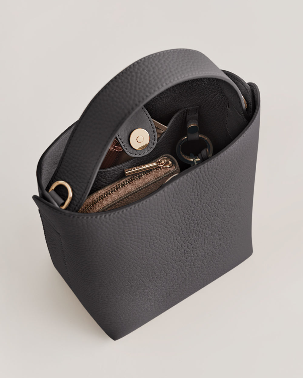 Mini Linea Bucket Bag Open handbag with inner compartments and a snap button closure