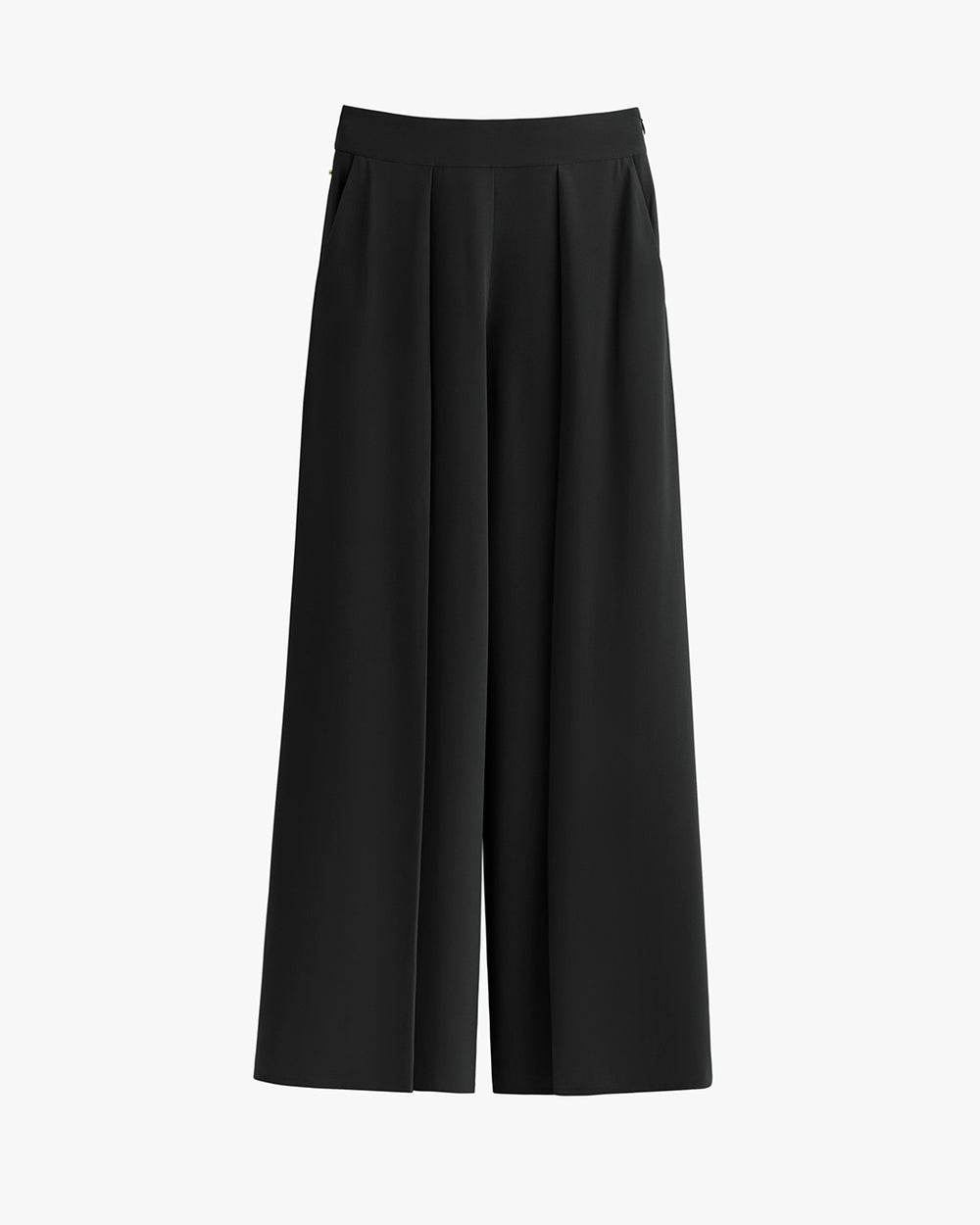 Wide-leg trousers with pleats.