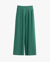 Wide-leg trousers with pleats.