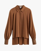 Blouse with long sleeves and a collared neckline.