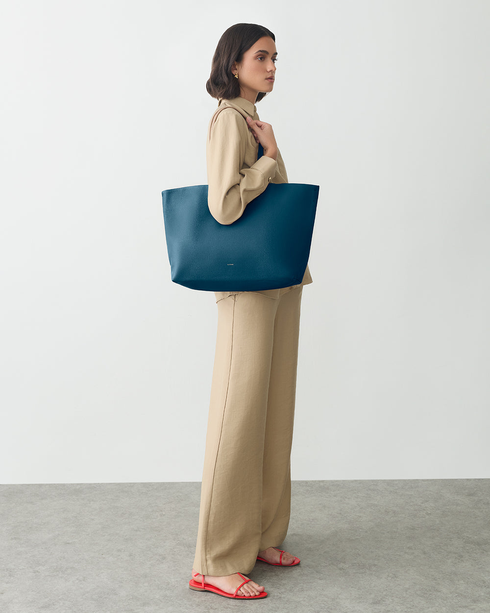 Classic Easy Tote Person standing with large tote bag on shoulder.
