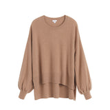 Long-sleeved crewneck sweater with a relaxed fit and ribbed cuffs