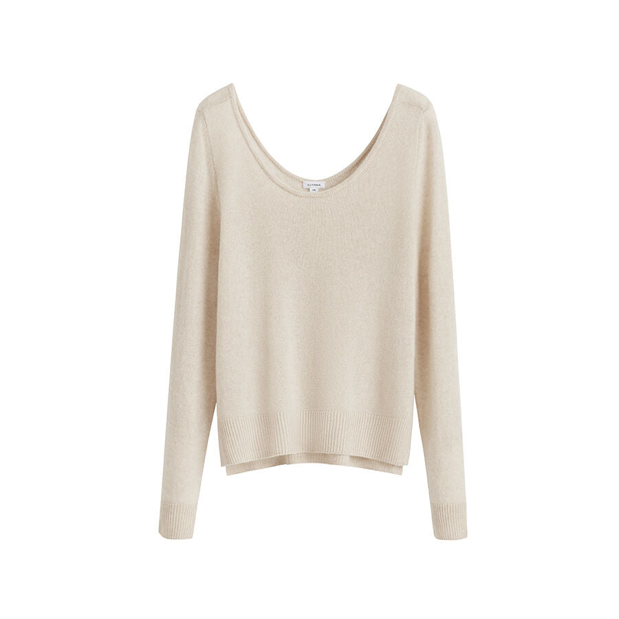 Long-sleeved sweater with a scoop neckline.