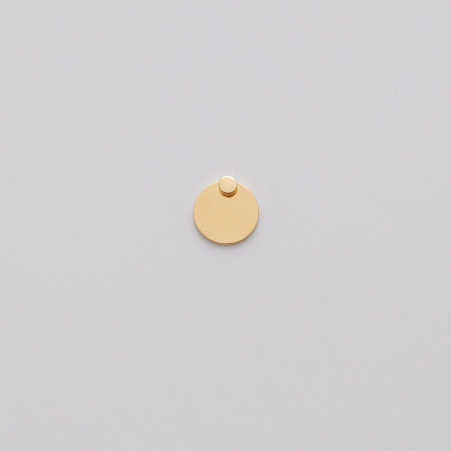 Single round pin on a flat surface