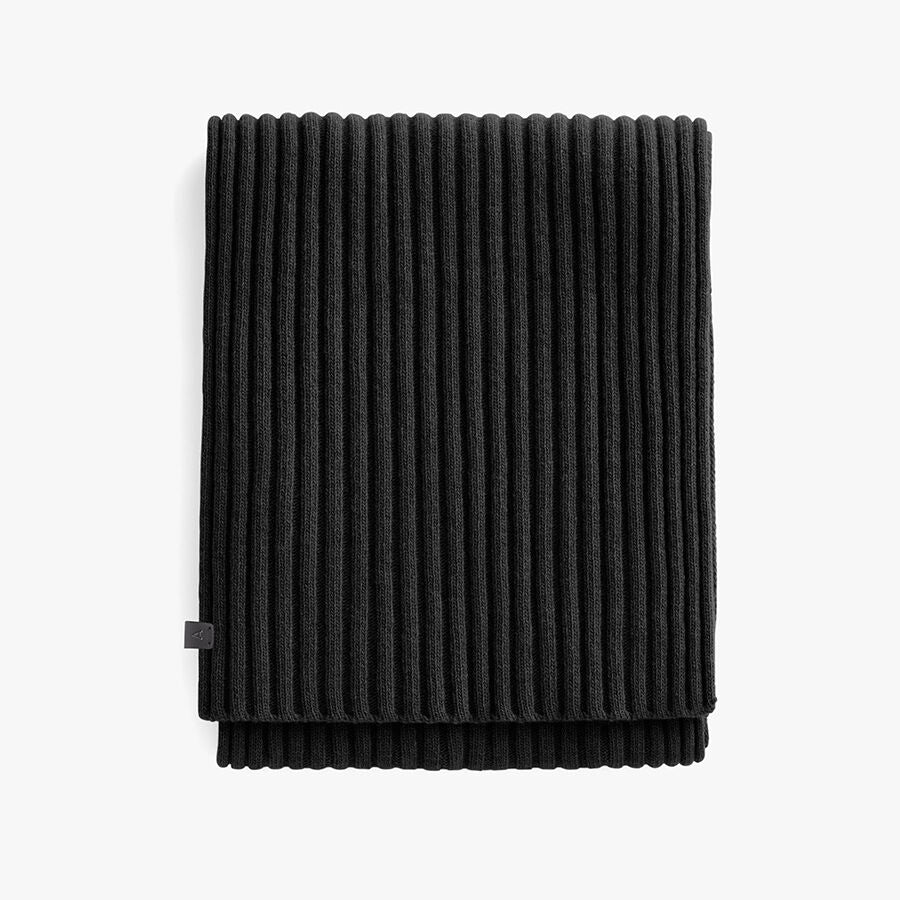 Folded ribbed scarf with label tag at the corner