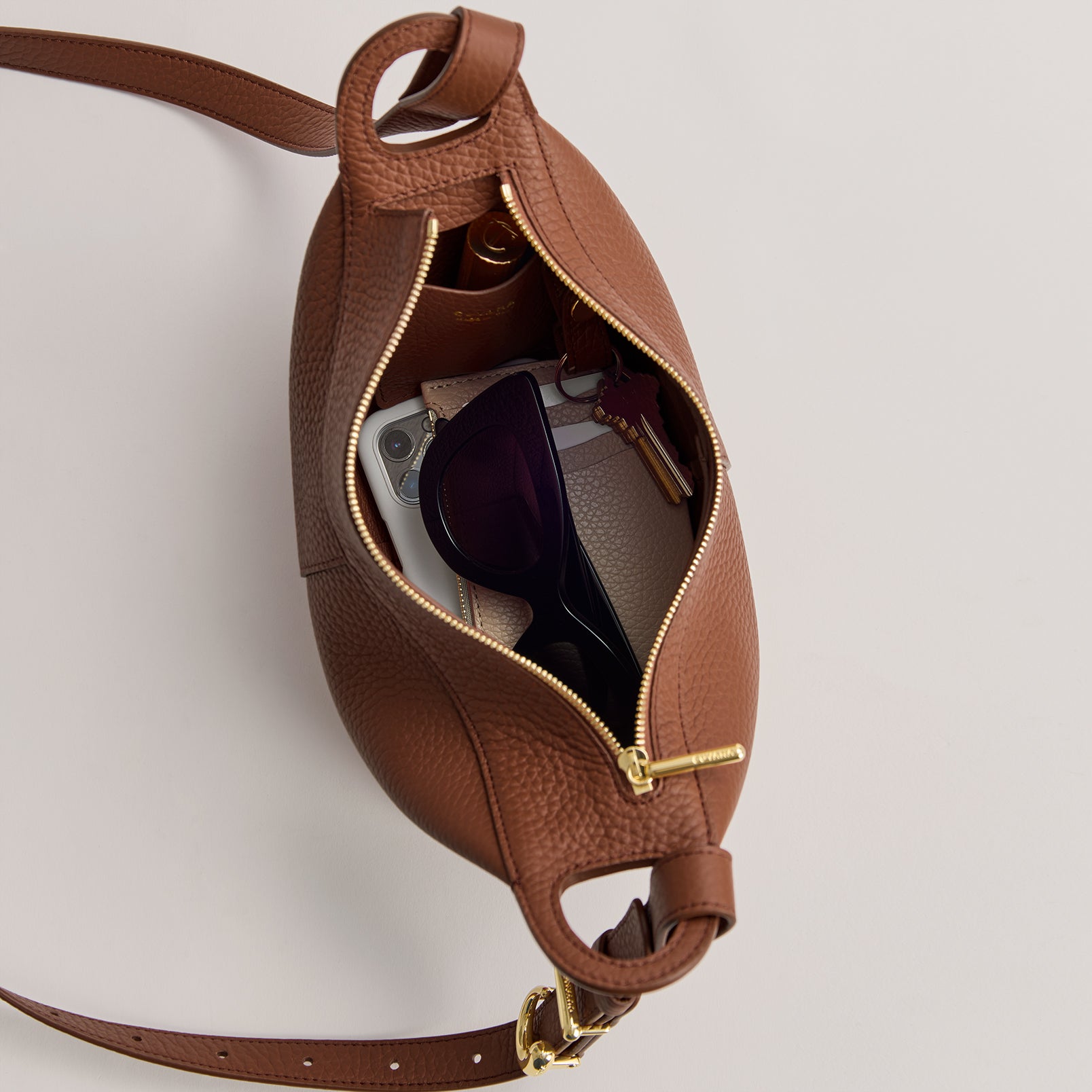 【CUYANA】Mini Palma Tote Cuyana | The Mini Palma Tote. A vacation-ready mini that's