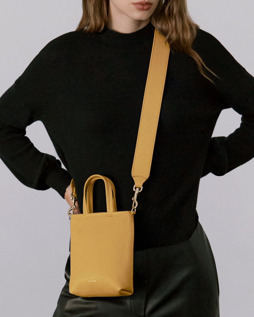 Person with a small crossbody bag over the shoulder