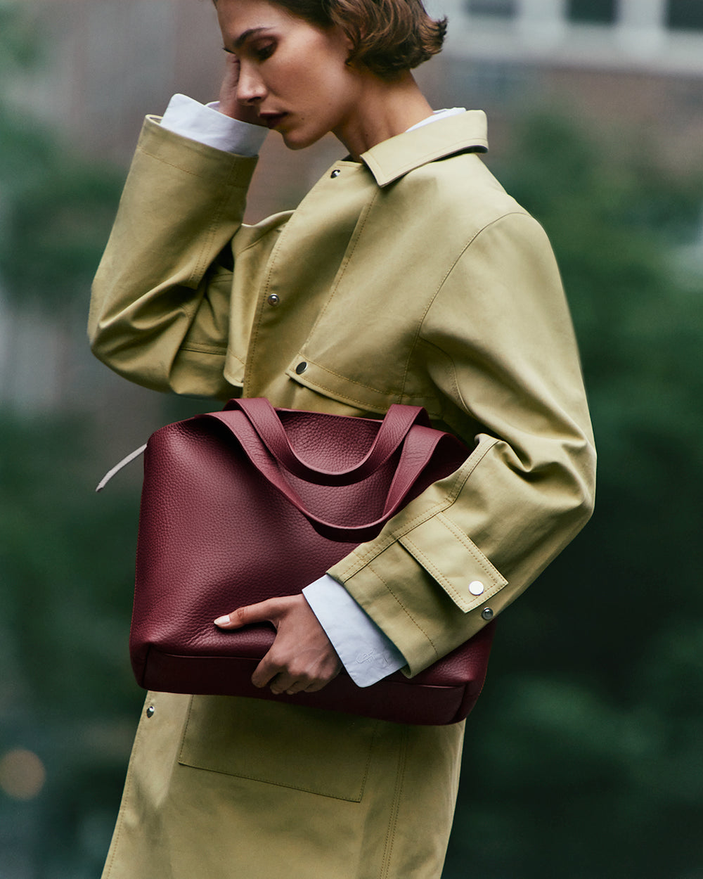 Person holding a large handbag in arm