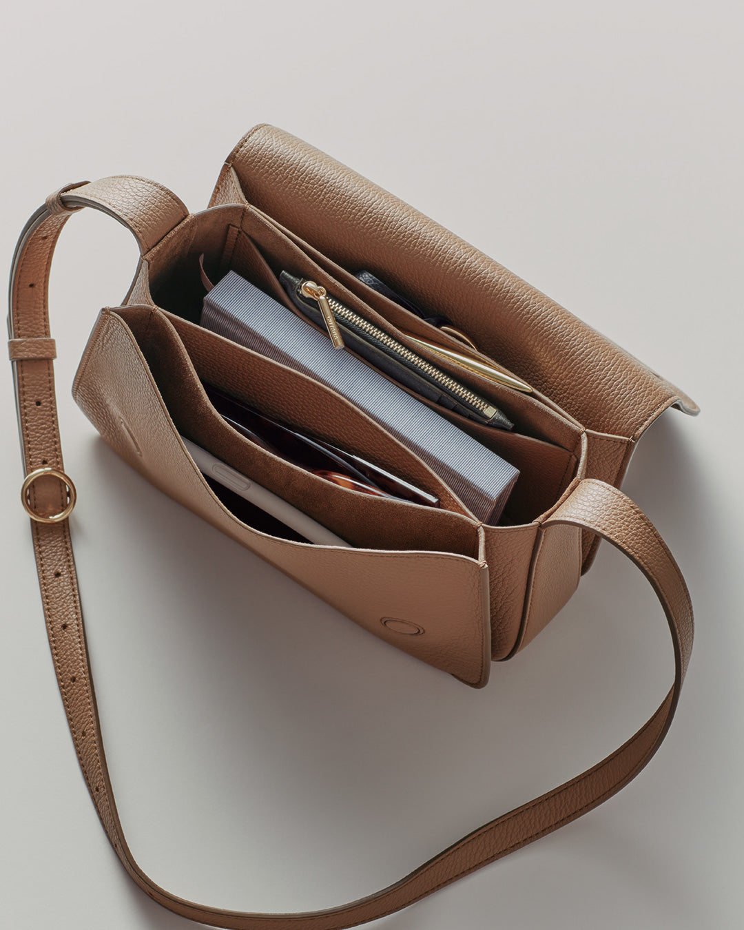 Concertina Shoulder Bag – Cuyana