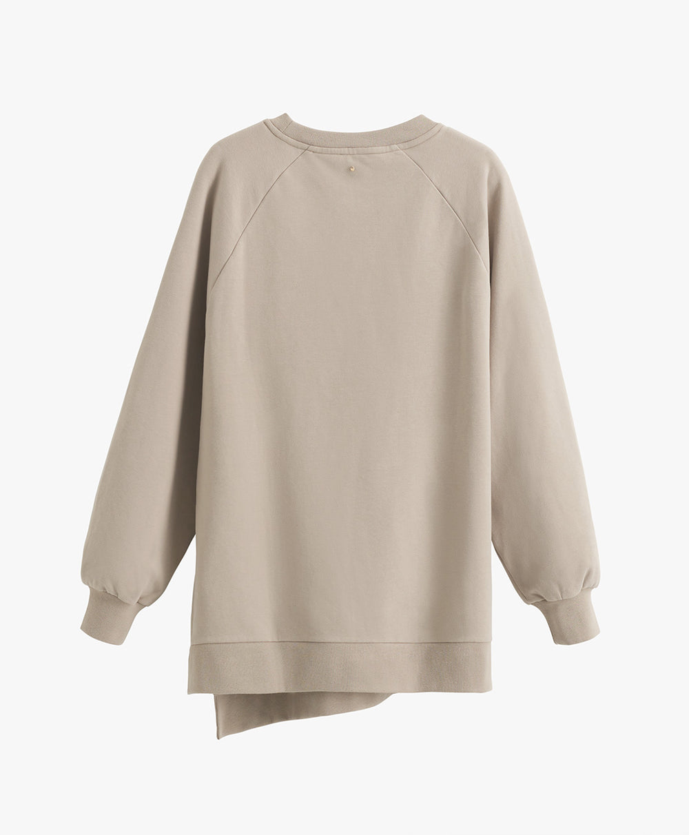 Plain long-sleeve sweatshirt displayed on a neutral background.