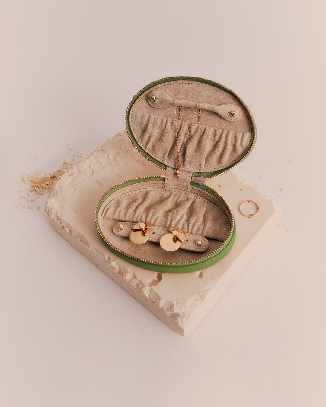 Cuyana jewelry case on sale