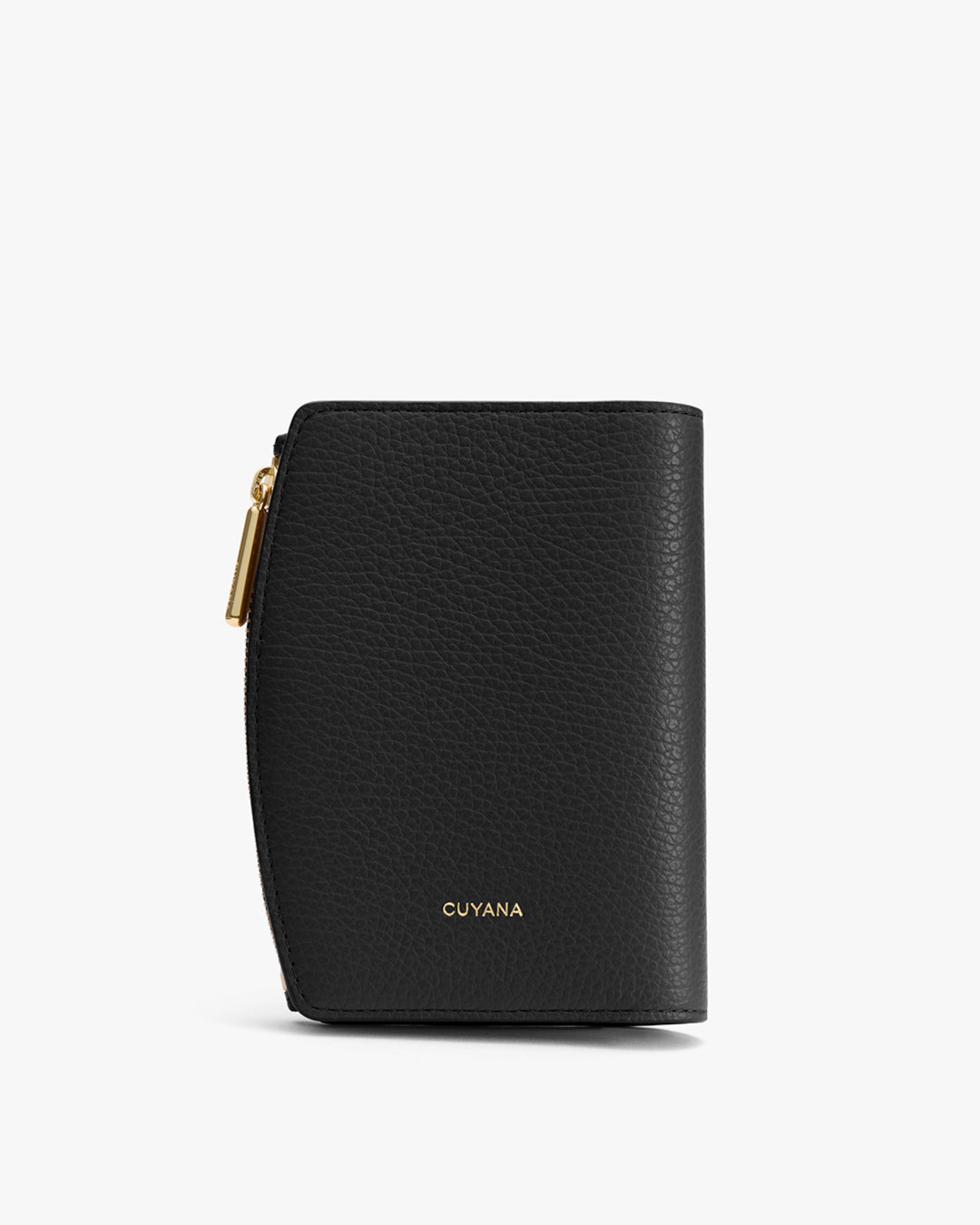 passport-wallet-cuyana