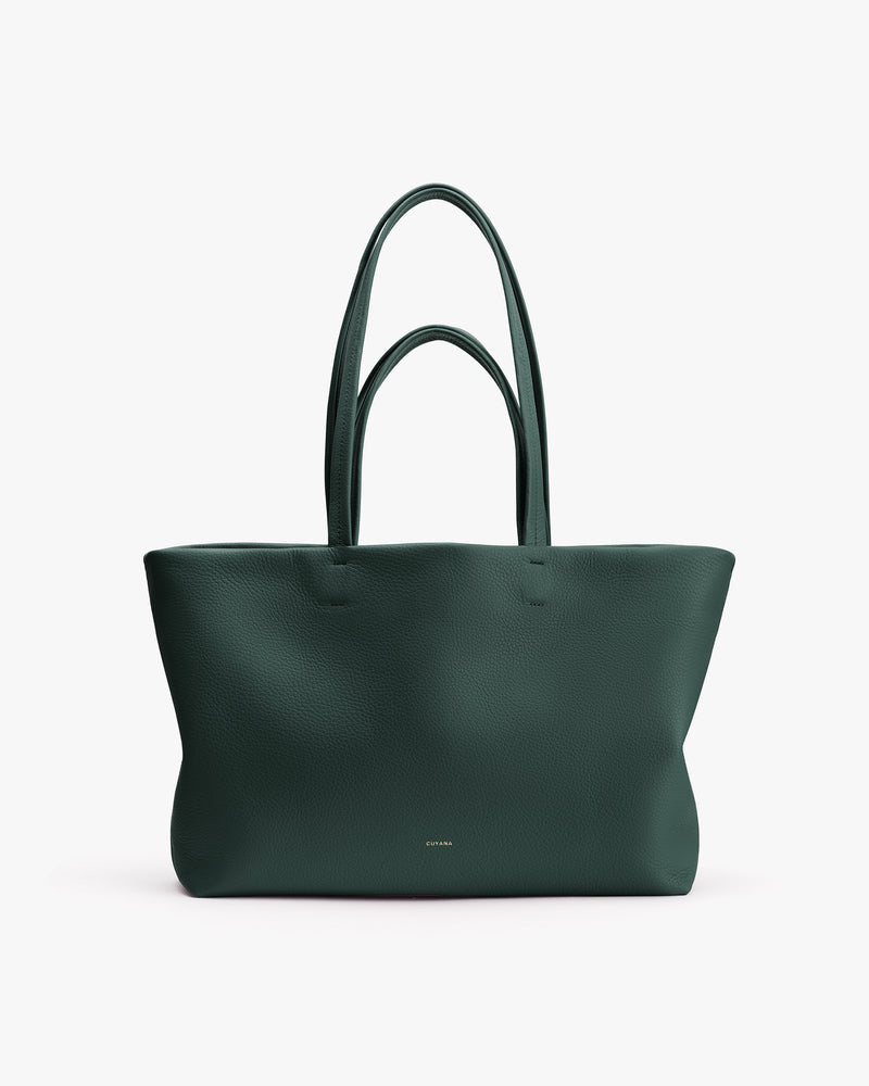 Tote bag with double handles, plain surface.
