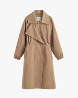 Long coat with notched lapels and front pockets.