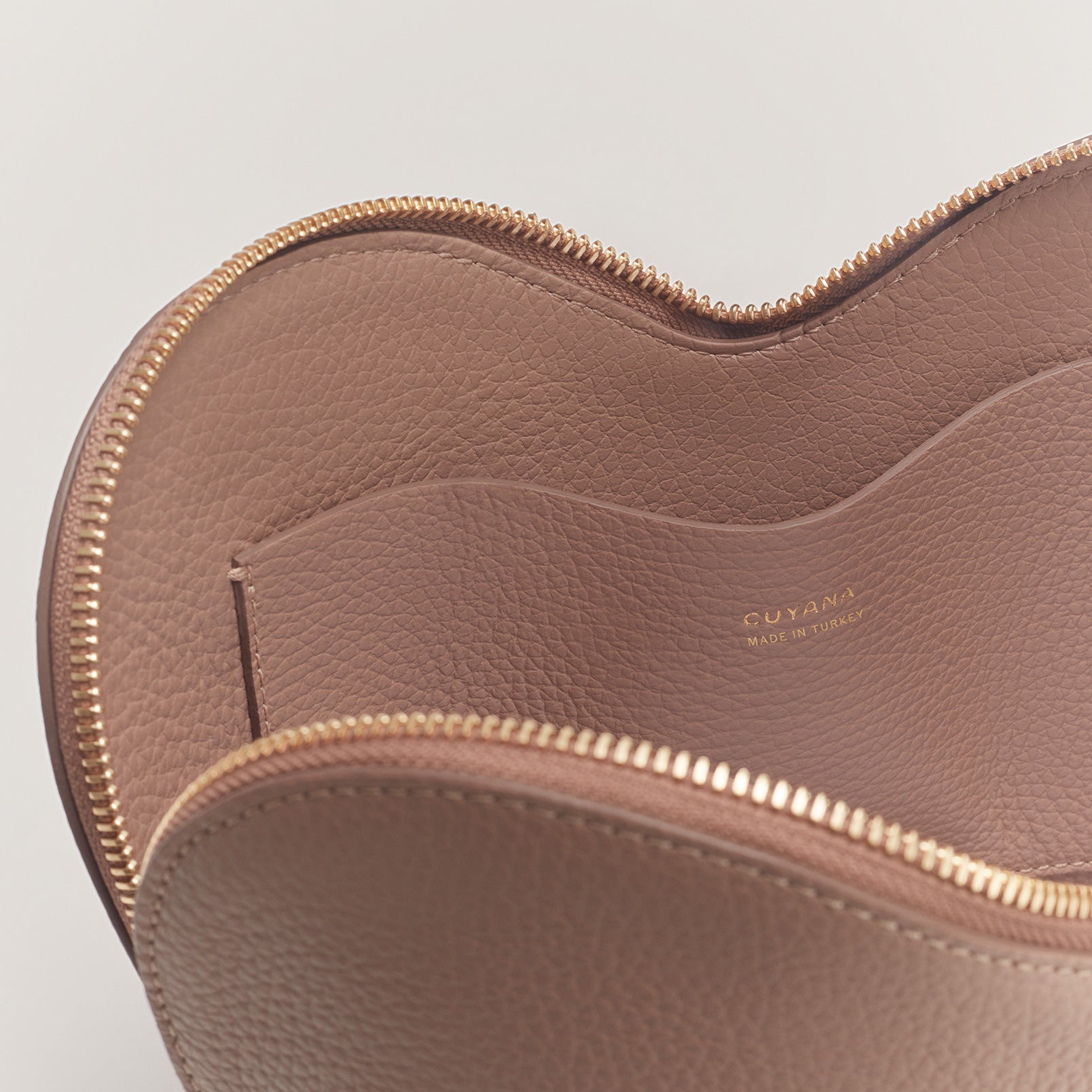 【CUYANA】☆お洒落☆ Mini Heart Case Mini Heart Case – Cuyana