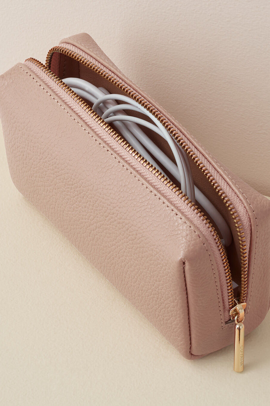 My everyday bag by @cuyana. The gorgeous Oversized Double Loop Bag