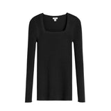 Long-sleeved sweater with a round neckline.