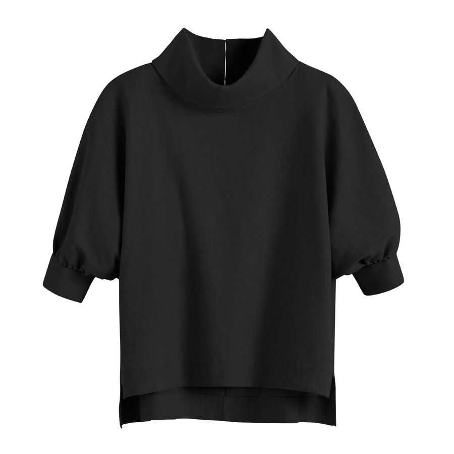 A sweatshirt with a high neck and elbow-length sleeves